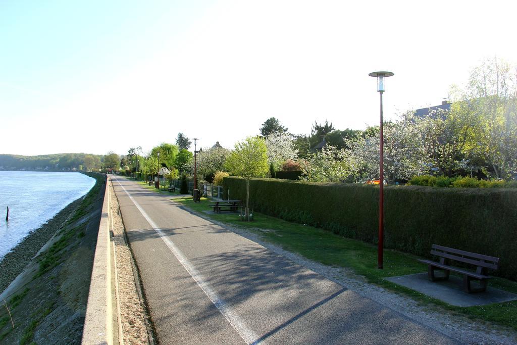 En Bord De Seine Bed & Breakfast Duclair Екстериор снимка