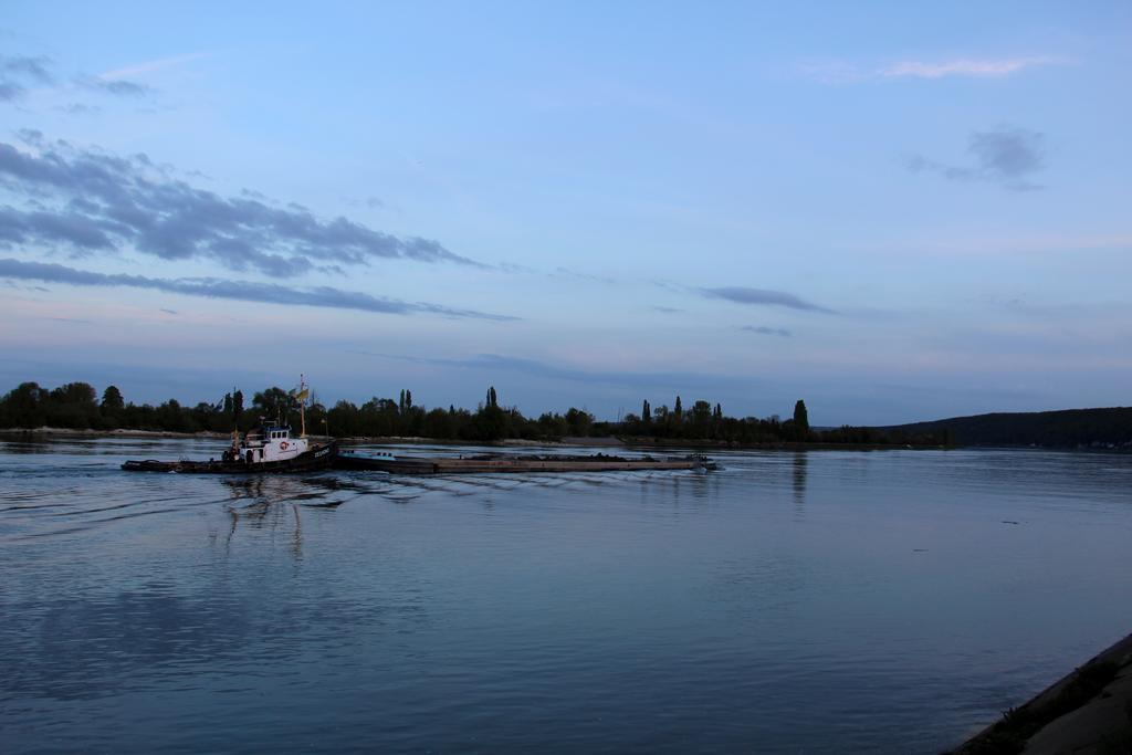 En Bord De Seine Bed & Breakfast Duclair Екстериор снимка